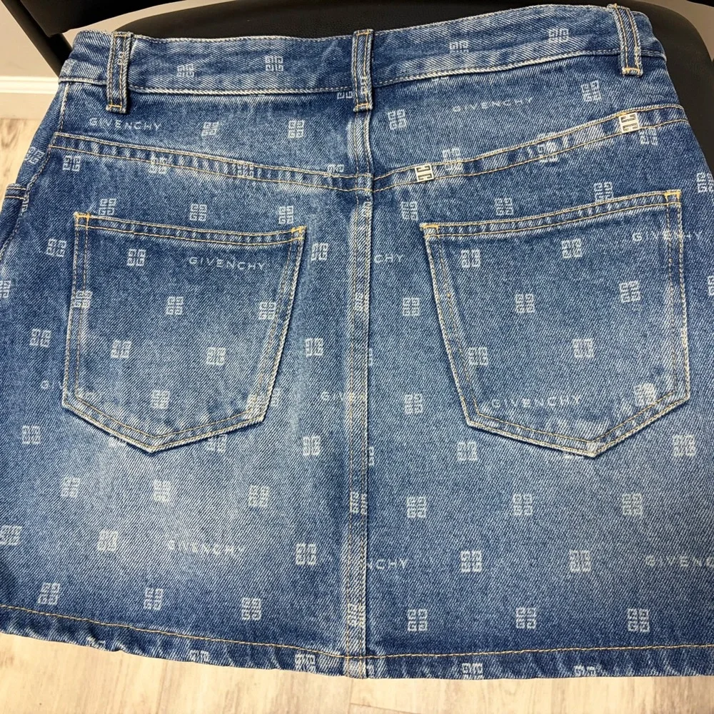 Givenchy Blue Denim Logo Monogram jeans mini skirt. - Picture 4 of 5